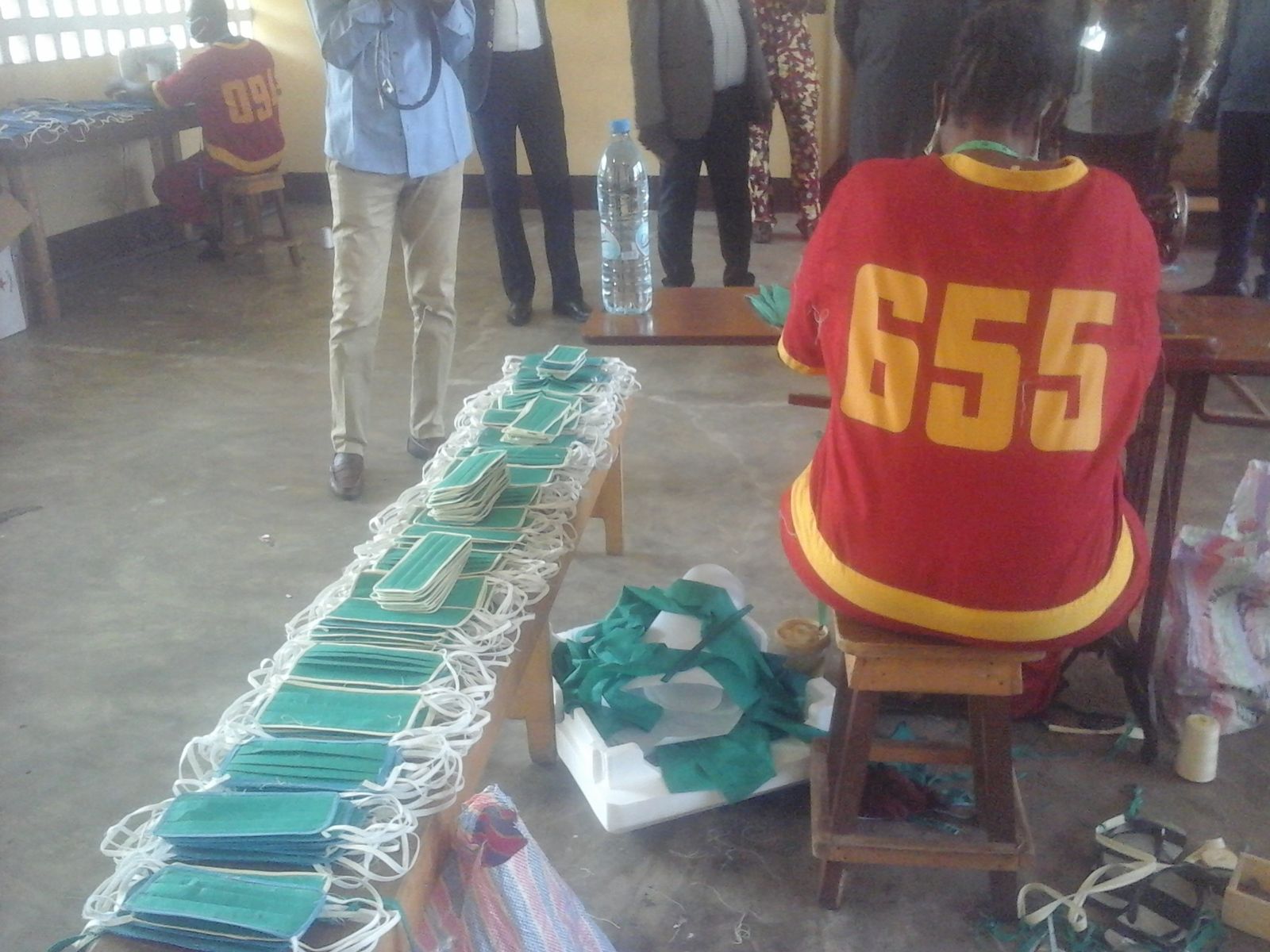 LES MASQUES DE PROTECTION PRODUITS PAR LES DETENUS DE BRAZZAVILLE