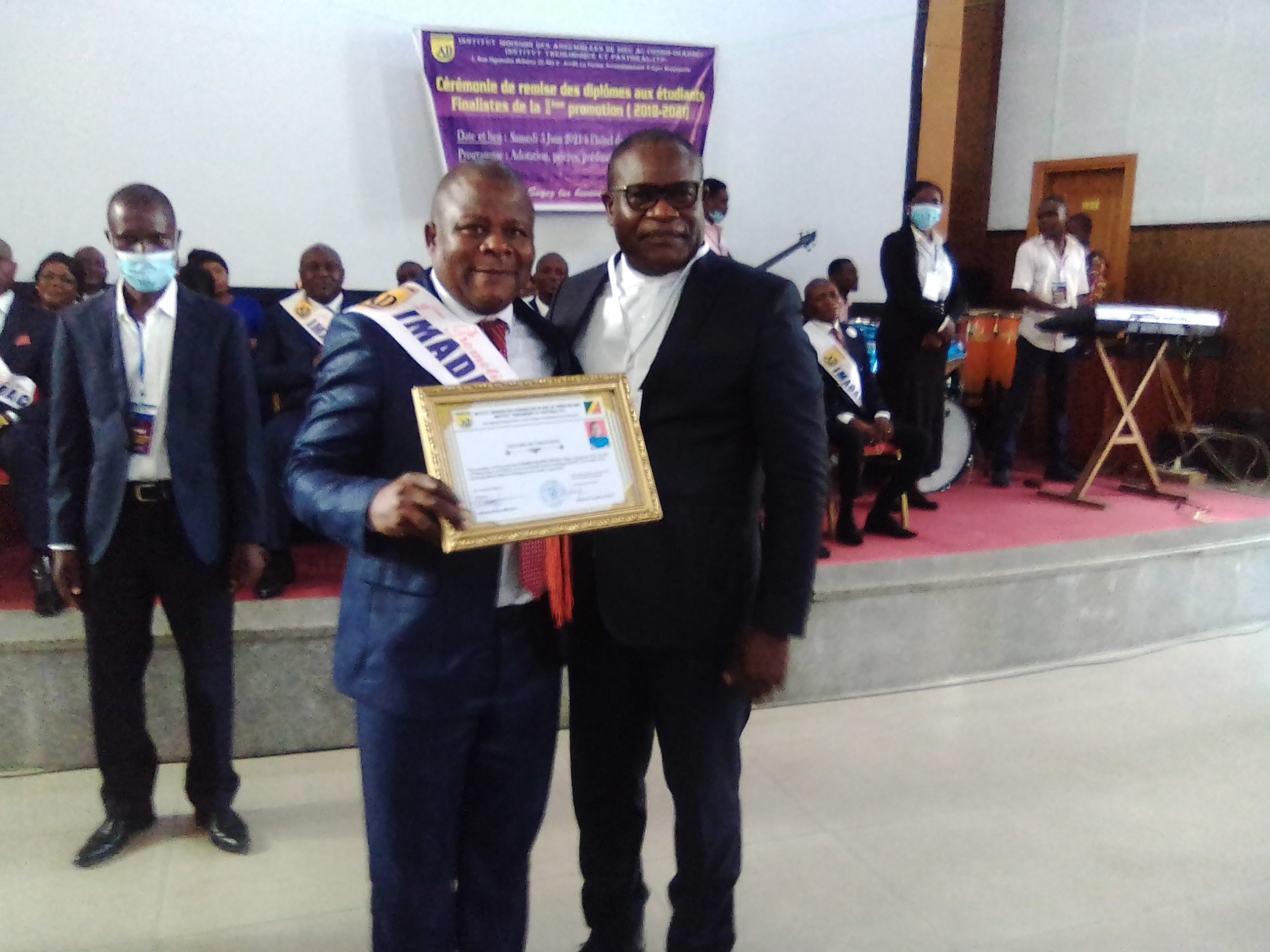 LES ETUDIANTS DE LA PROMOTION ‘‘ ELENGA’’ REÇOIVENT LEURS DIPLÔMES