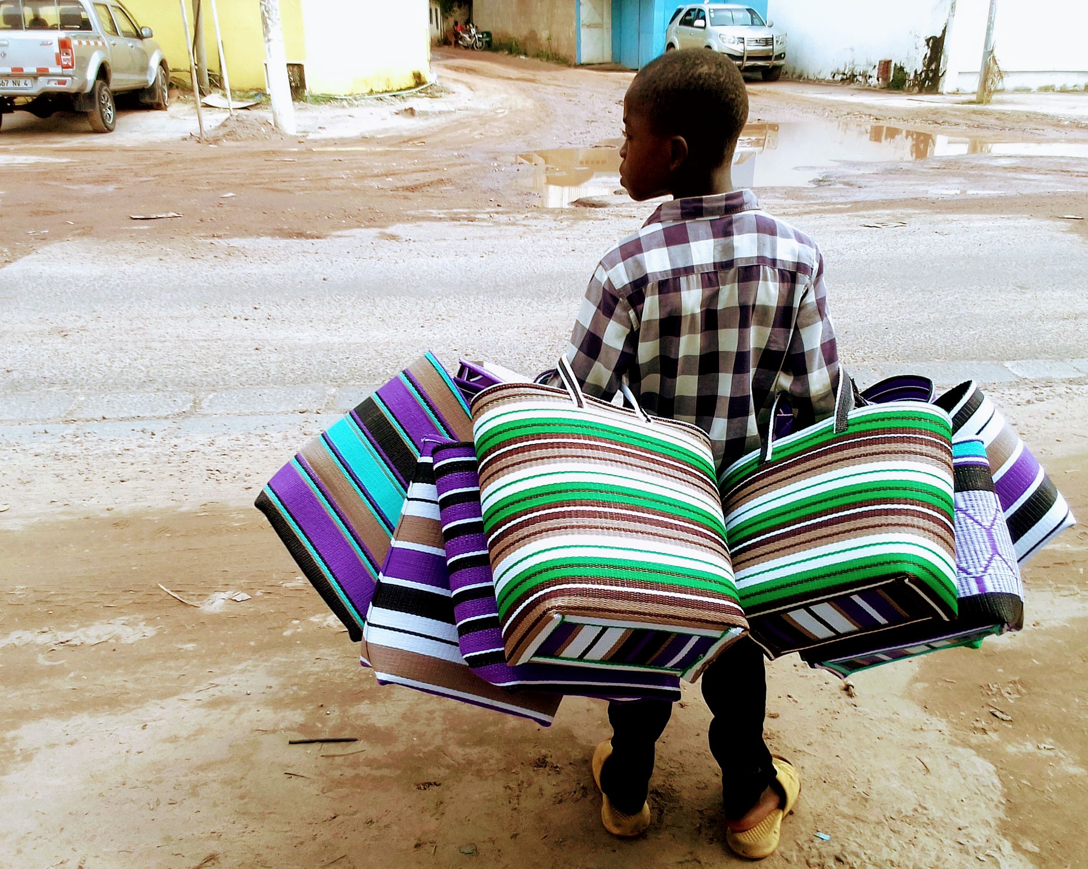 Des enfants laissés à la survie