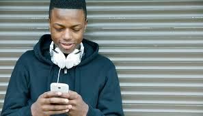 L’utilisation abusive du téléphone, quel avenir pour les adolescents