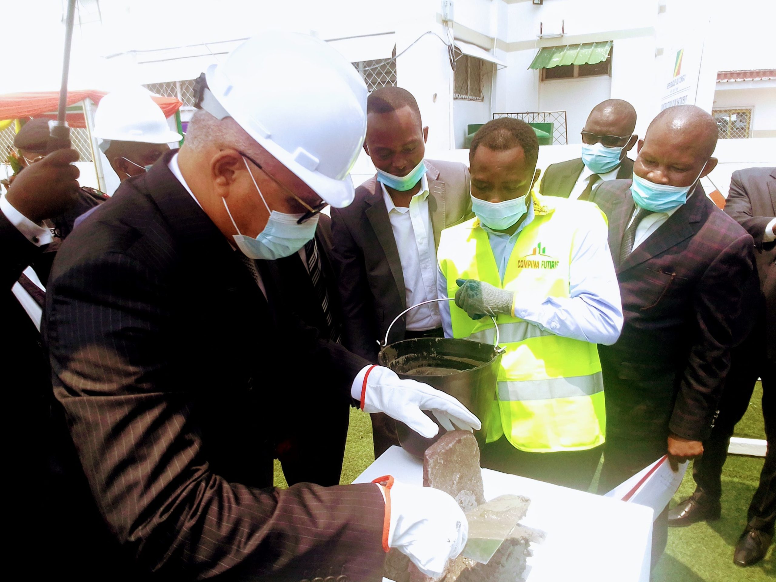 Pose de la première pierre de la construction du bâtiment   »Data center »