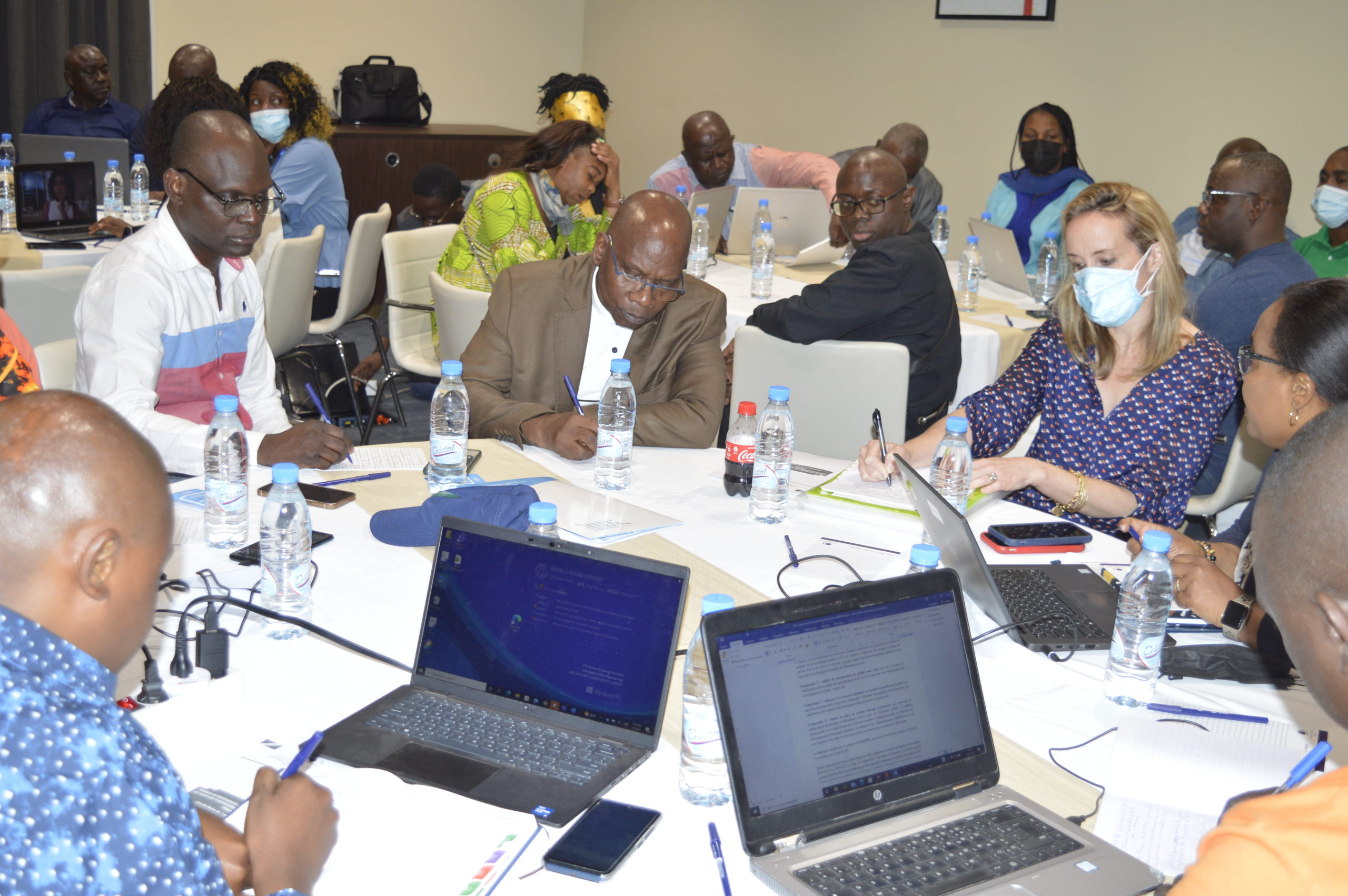 Les acteurs des deux projets du secteur éducatif échangent leurs expériences