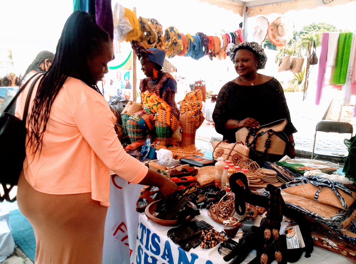Les artisans africains exposent leurs œuvres à la Fiac