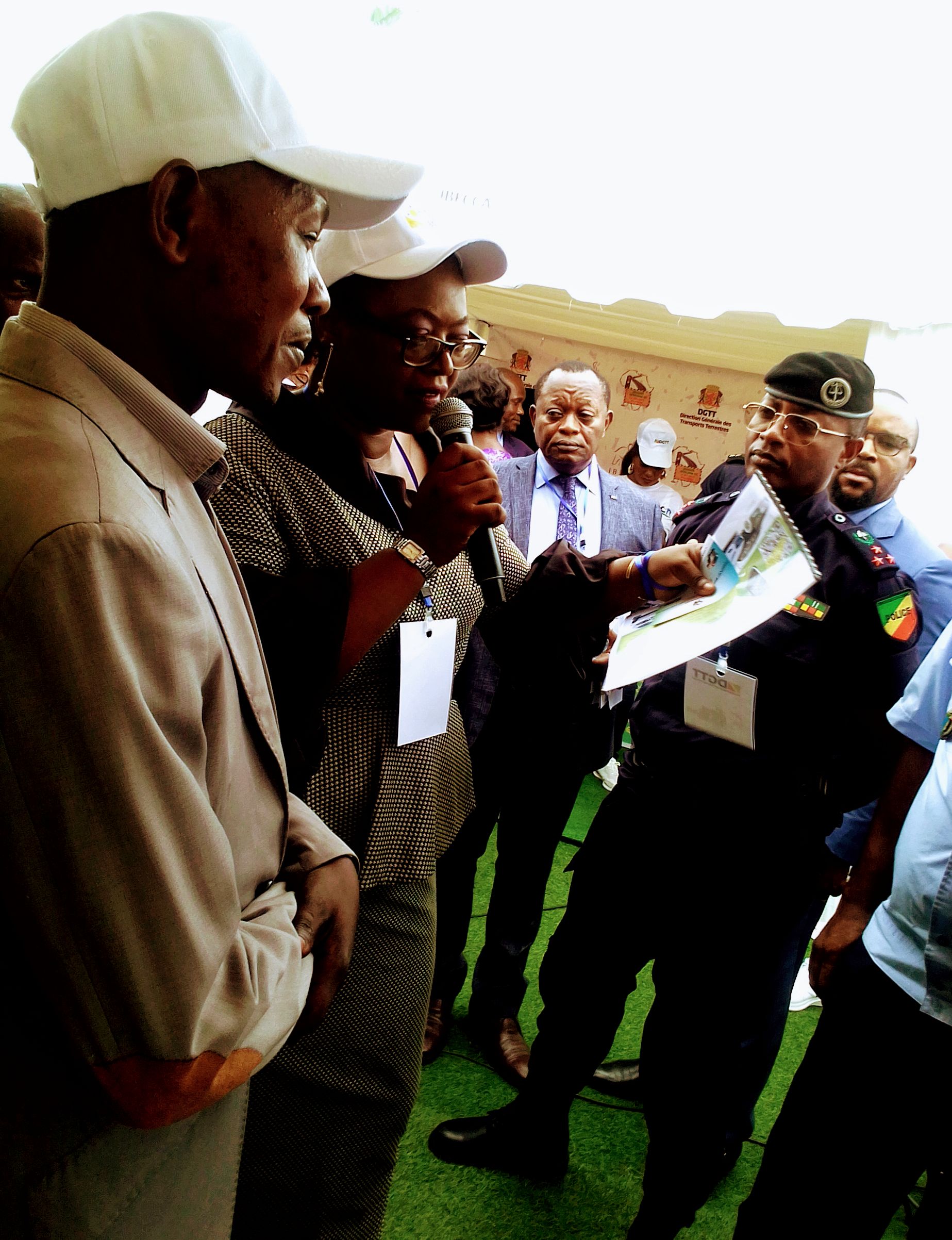 Ludovique Mbossa présente les nouveaux produits de la Sopeco