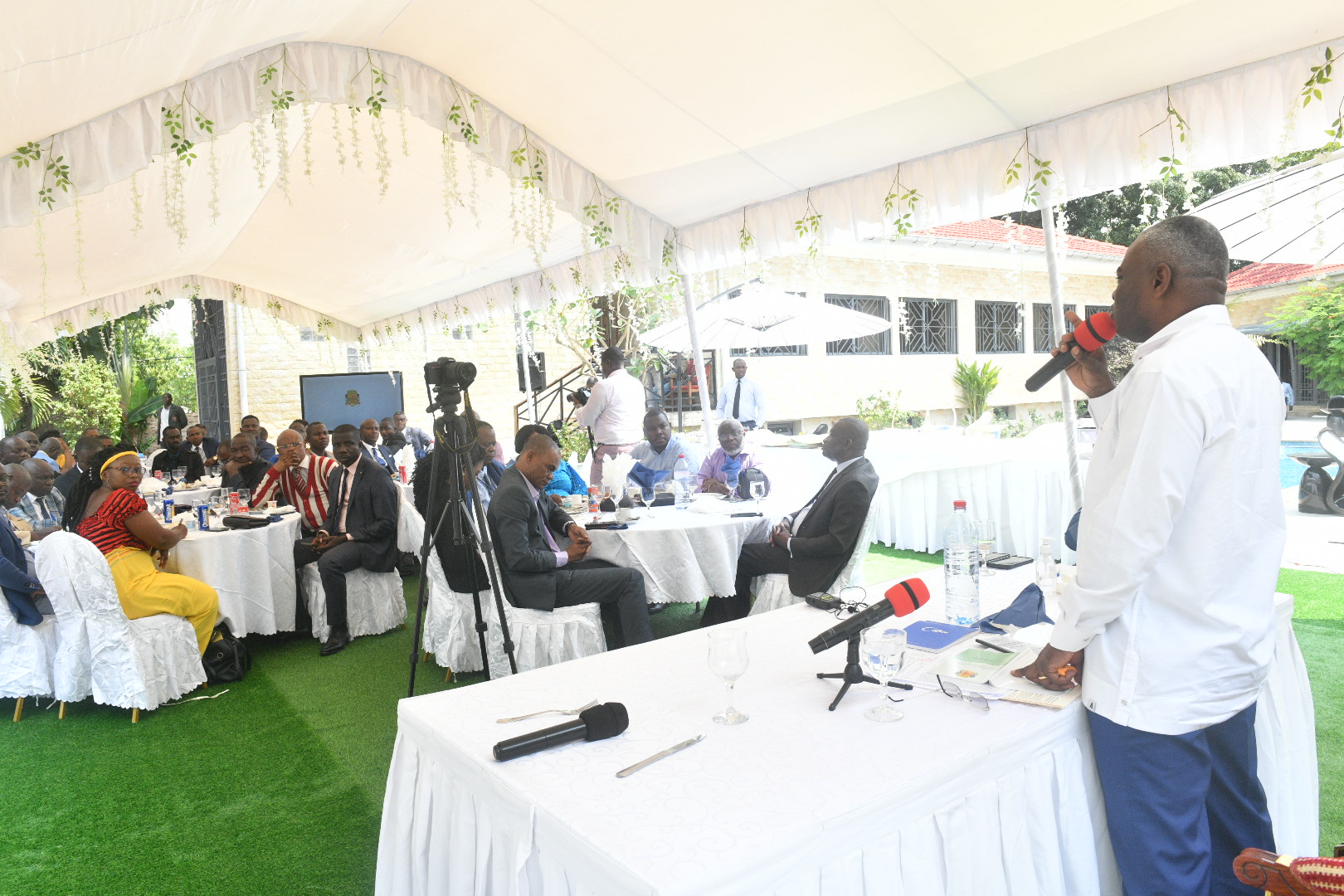 Makosso reçoit à déjeuner les professionnels des médias