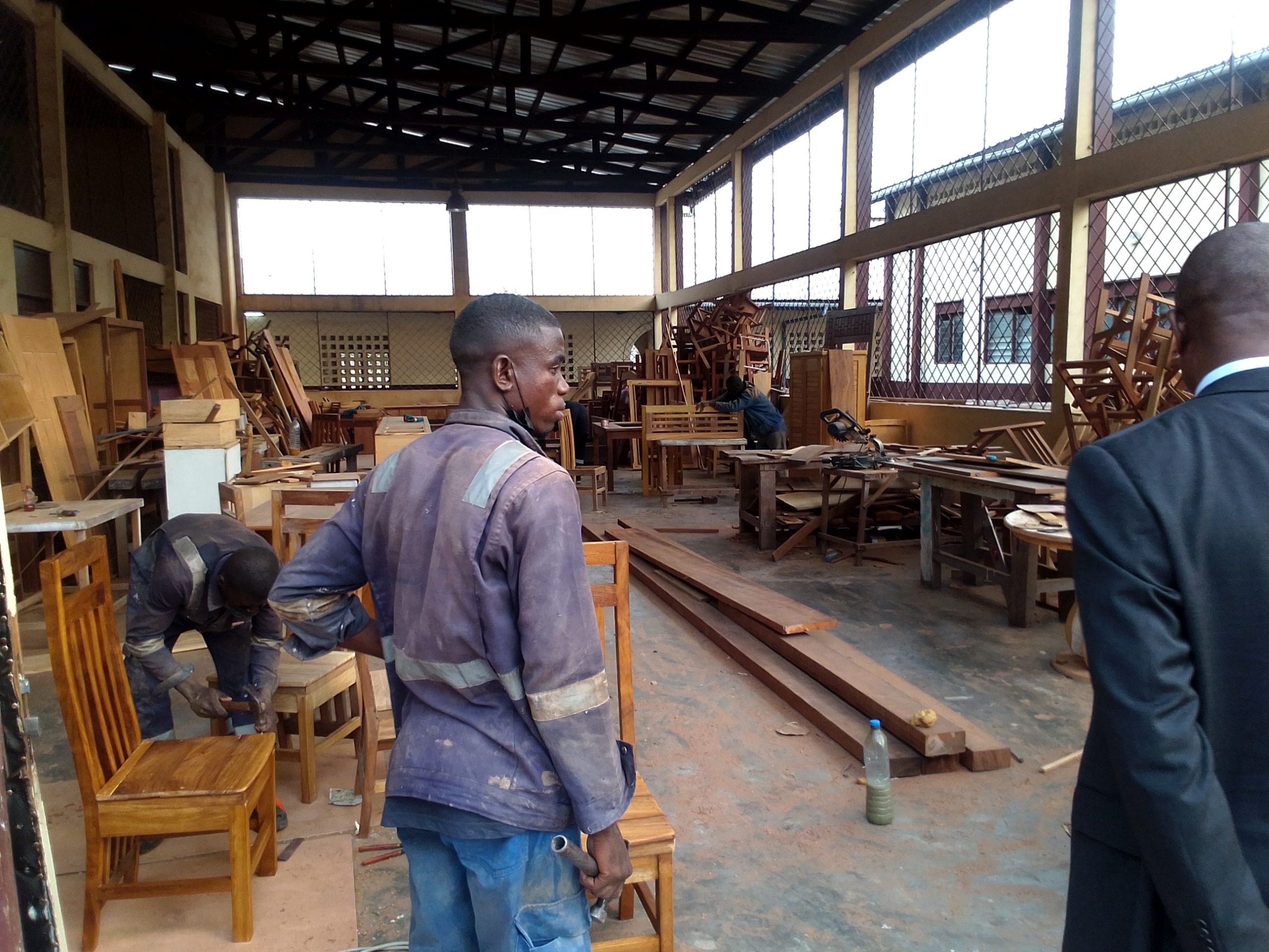 Une délégation de la Banque mondiale visite les ouvriers du Céfa