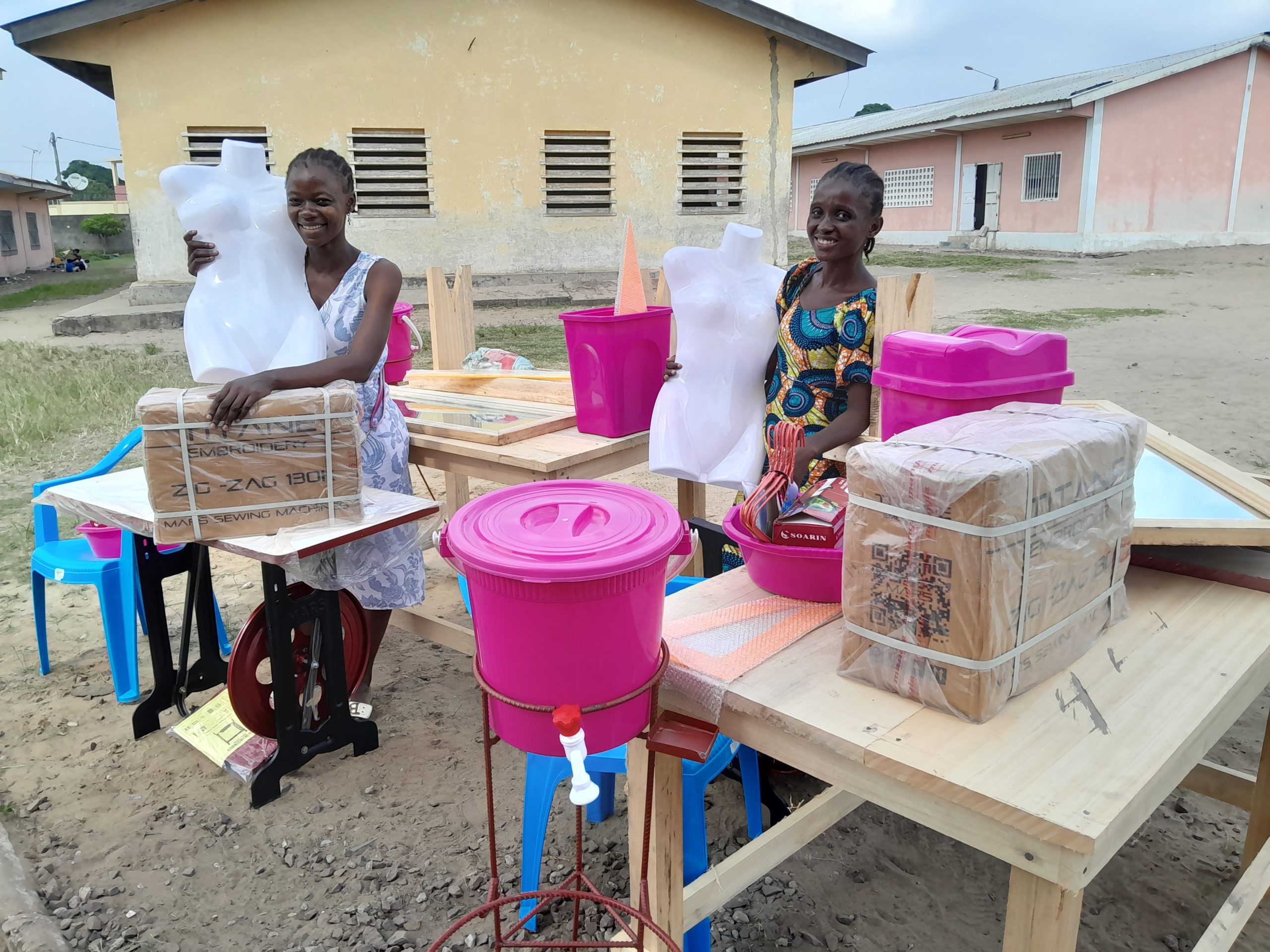 Autonomisation : Du matériel de couture pour les filles-mères démunies