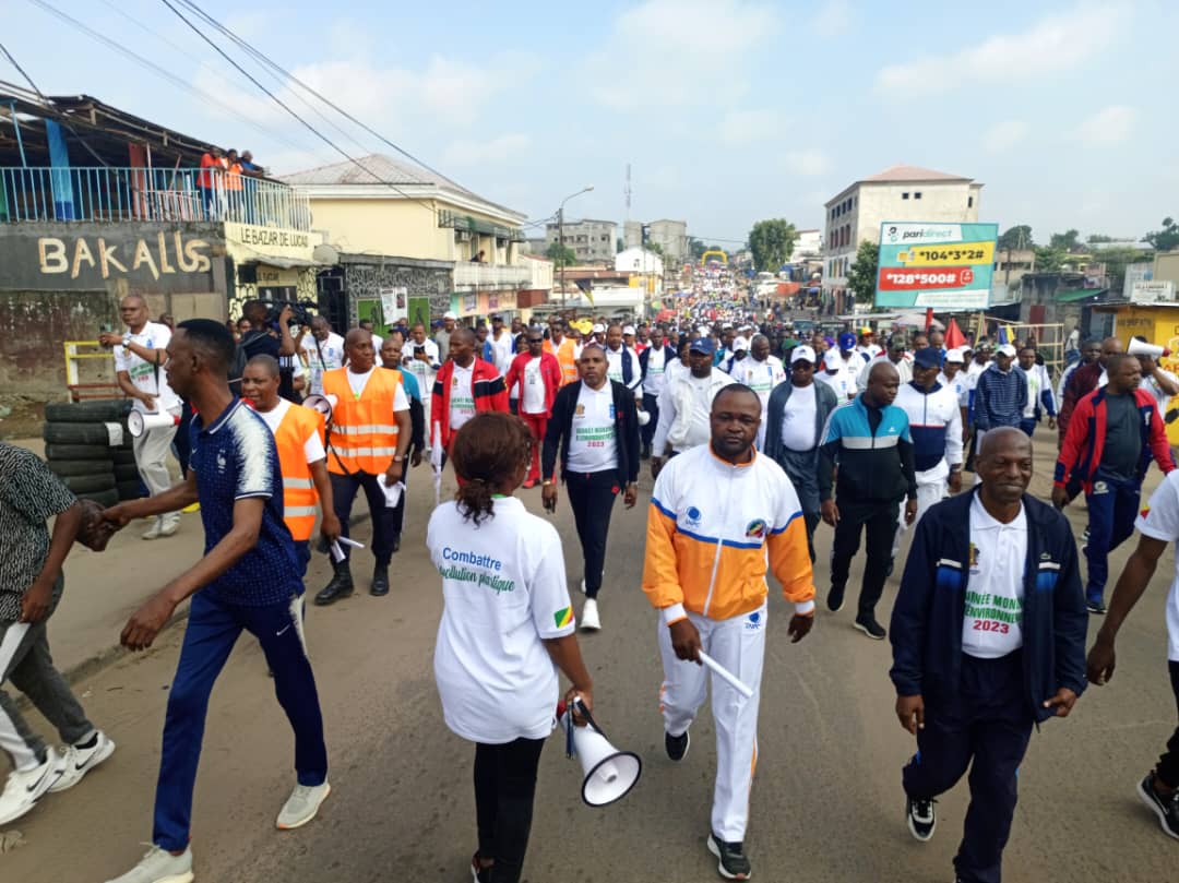 Congo : La marche pour sensibiliser aux dangers liés à la pollution plastique