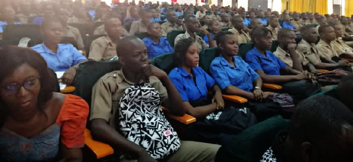 Ngouélondélé instruit les élèves sur l’importance du civisme