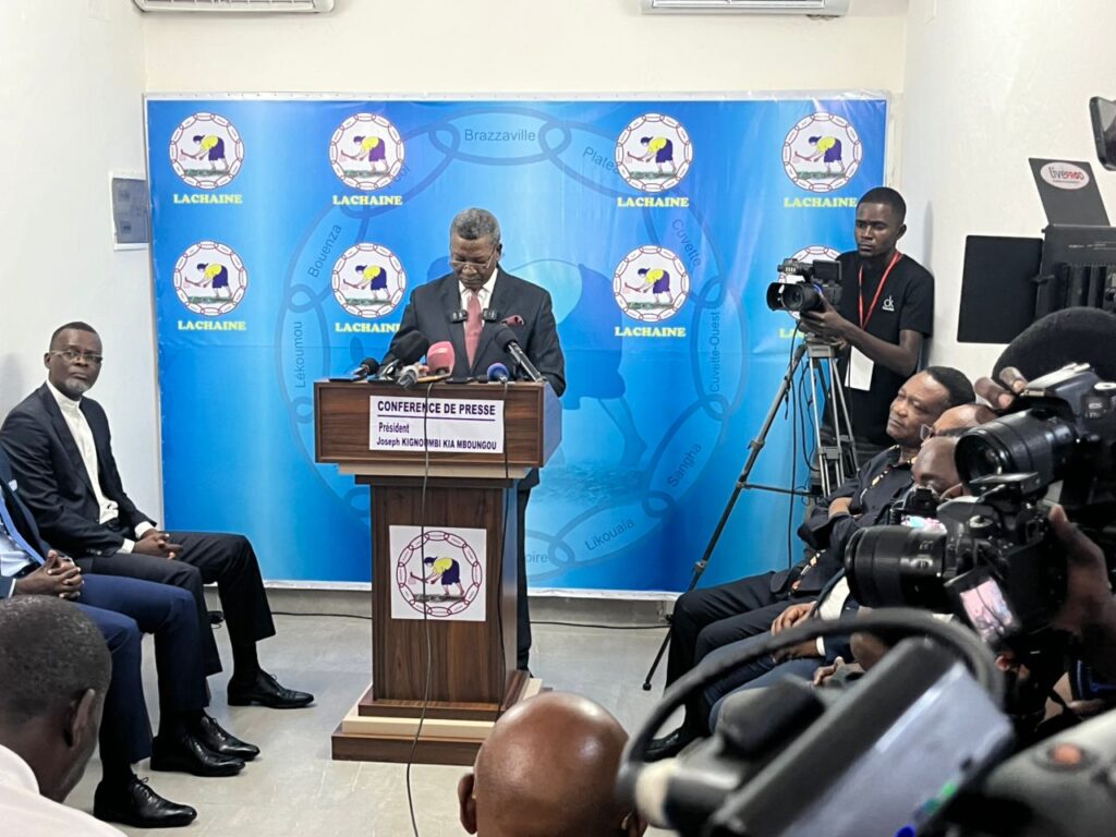 conférence de presse animée par Kignoumbi Kia Mboungou