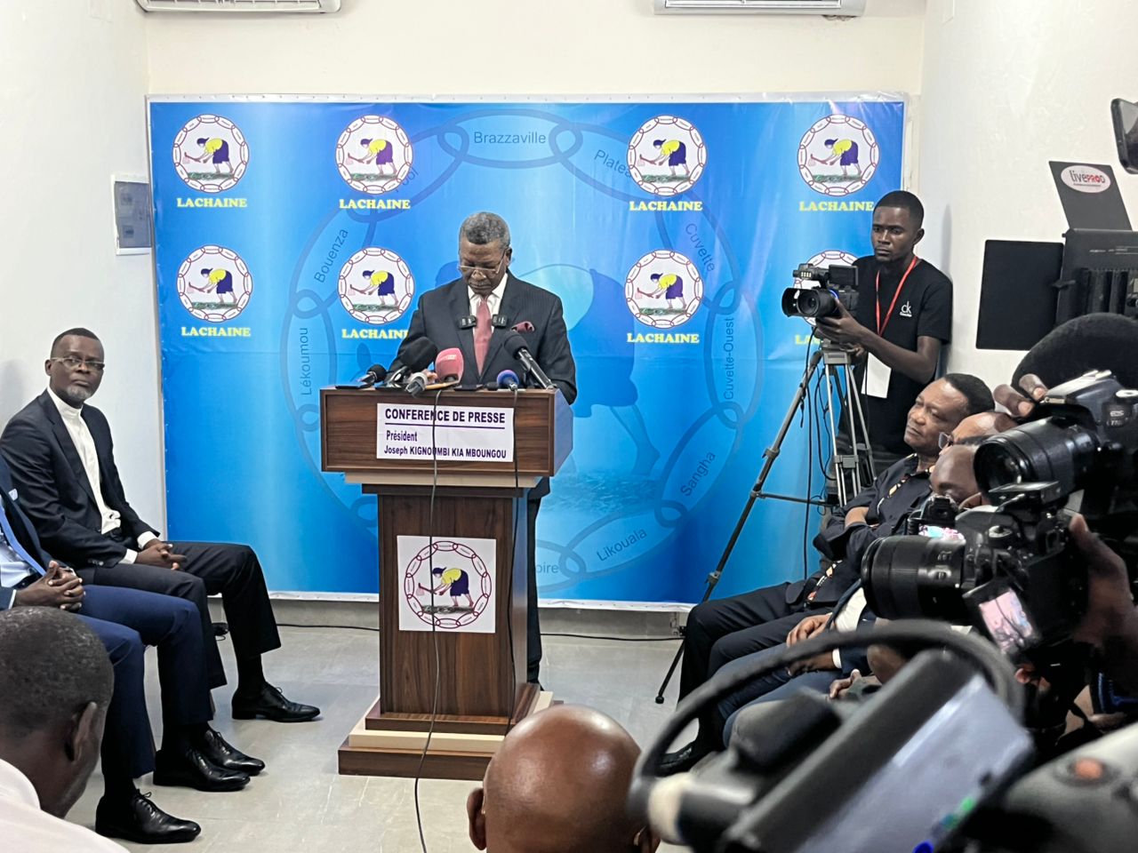 conférence de presse animée par Kignoumbi Kia Mboungou