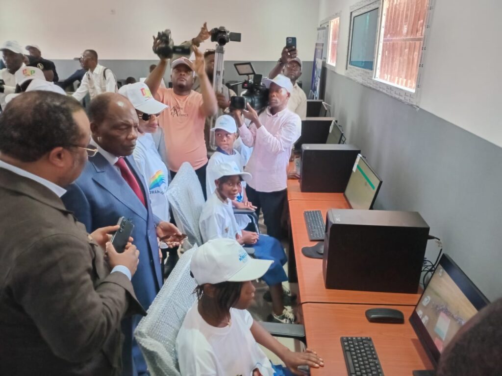 la salle multimédia est ouverte au public