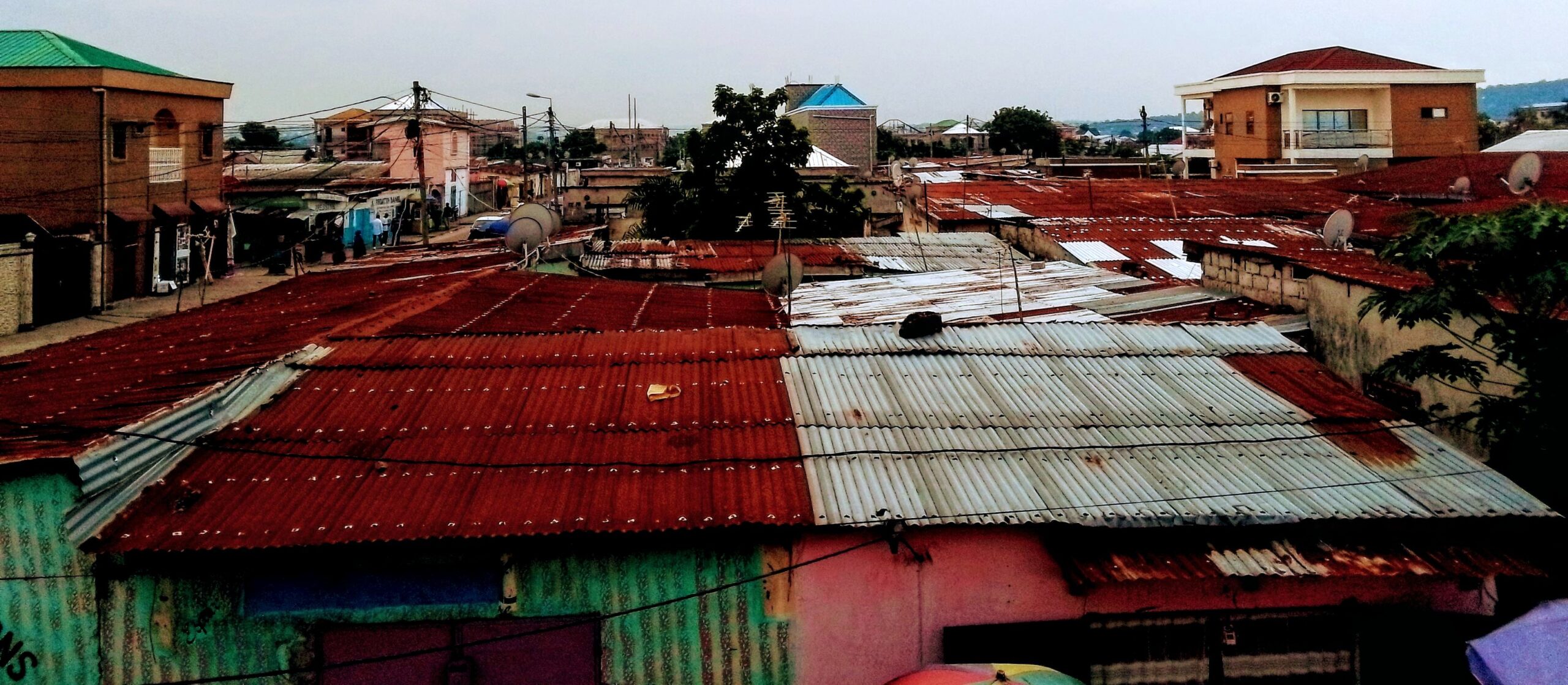Invité mercredi 30 avril dernier à prendre part à la quinzaine du gouvernement, Juste Mondélé qui jurait sans cesse par « le langage de la vérité », a expliqué qu’« il s’agissait de trouver un partenaire solide, de renommée internationale et un partenaire capable de commencer le travail ».