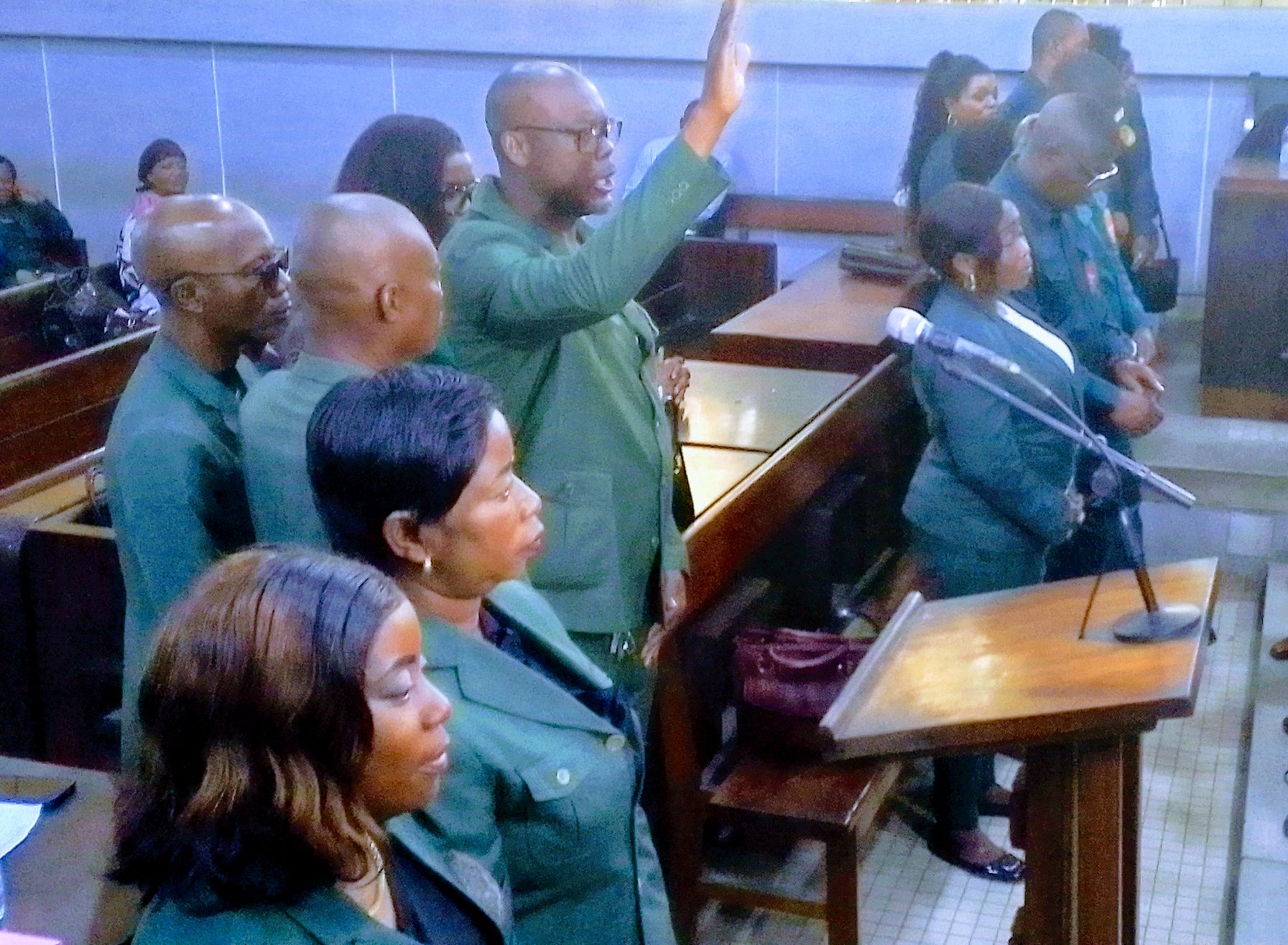 Cette cérémonie de prestation de serment a été placée sous Désiré Oko, président de ladite Cour, en présence du directeur départemental de la concurrence et de la répression des fraudes commerciales, Blaise Mayama Kouenda.