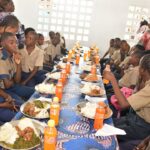 Située derrière la station Total, en diagonale du centre international de conférence de Kintele, au nord de Brazzaville, l’école Kintele Fleuve accueille près de 832 élèves.