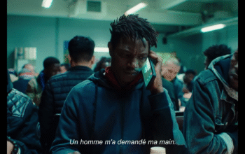 Dans la salle Savorgnan de l’Institut français du Congo, un silence chargé d’émotion a suivi la projection du film. L’histoire de Souleymane retrace les 48 heures décisives d’un jeune Guinéen sans papiers à Paris. Porté par Abou Sangaré, qui incarne sa propre vie, le film a bouleversé les spectateurs.