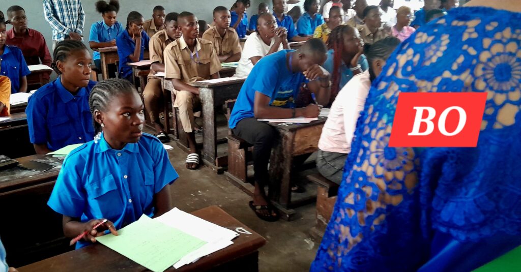 « Ce que nous demandons aux jeunes déjà maintenant, c'est de se soucier du présent pas forcément de demain. Les enfants doivent se soucier des questions de l'enfance. Pas des questions des adultes. Nous avons créé les conditions pour qu'ils se préparent du mieux possible, pour qu'ils s'admettent au baccalauréat, et pour que demain ensuite, ils puissent avoir l'opportunité (…), qu'ils vont se poser après leur réussite au baccalauréat », a-t-il exhorté.