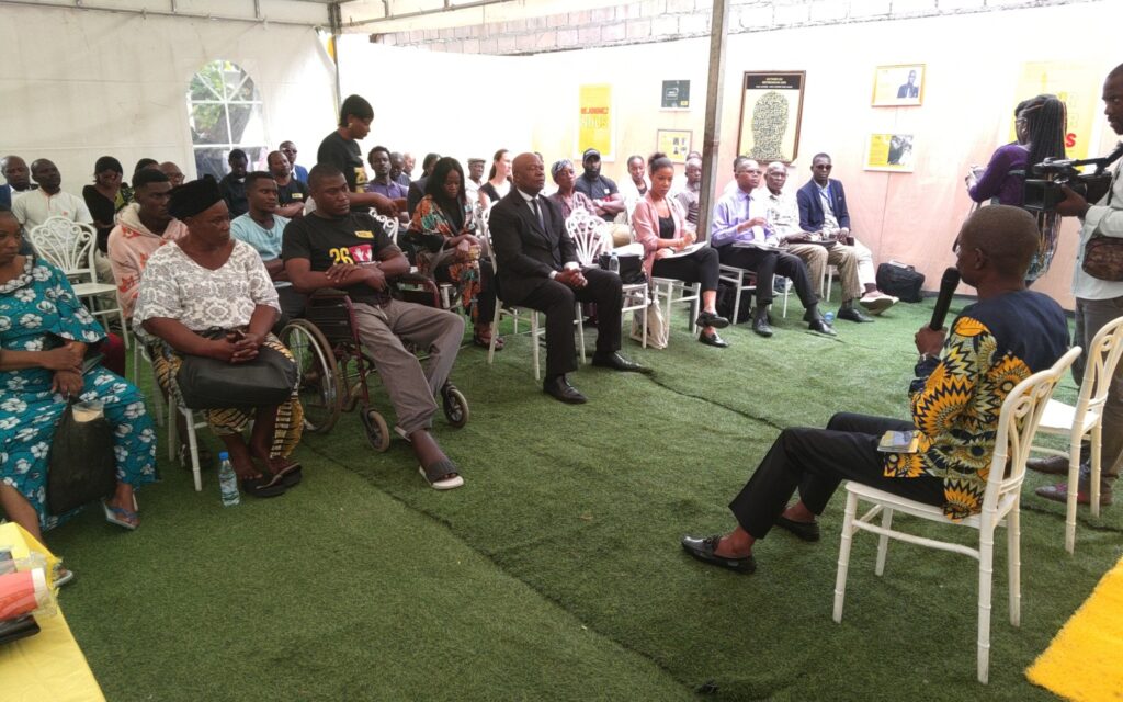 Et, malgré les difficultés et les risques qu’elles endurent, les organisations qui travaillent pour la défense et la promotion des droits humains ne devraient pas céder