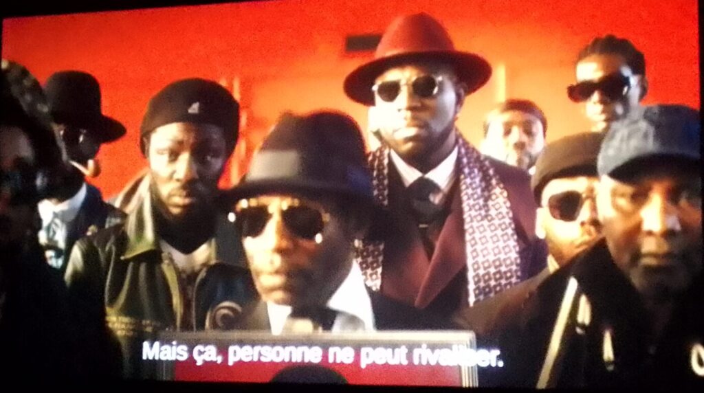 L’ambassadrice de l’Union européenne au Congo, Anne Marchal est très émue en suivant le film, tout en reconnaissant que cela a été une belle aventure culturelle humaine et diplomatique.