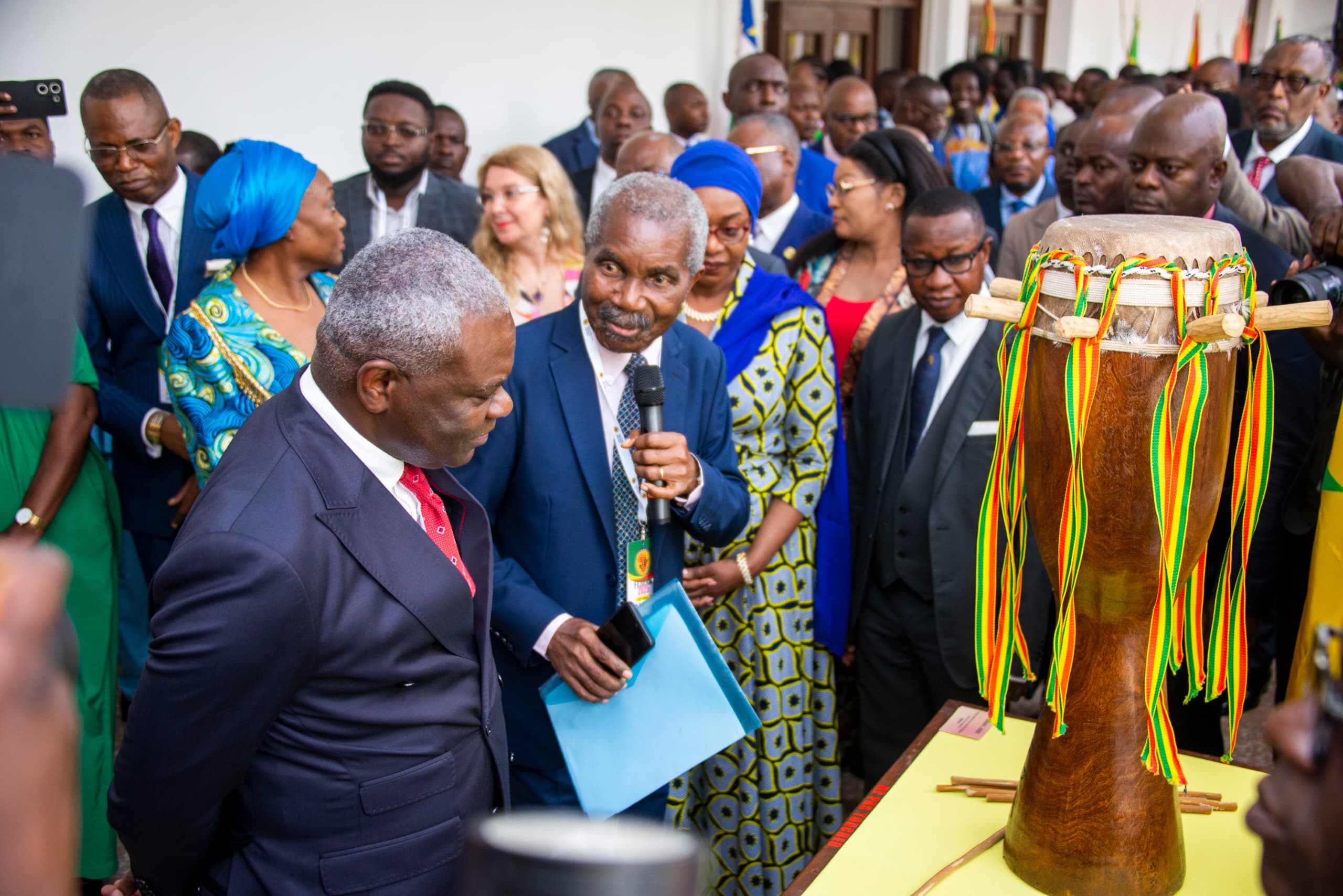 Le symposium abordera plusieurs thématiques à savoir : les pratiques et enjeux de la promotion de la musique congolaise à l’ère du numérique; l’impact économique de la musique sur le développement et l’économie des villes en Afrique et la rumba congolaise à l’aune de l’intelligence artificielle : défis et perspectives.