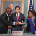 La première étape de cet accord interviendra avant le 27 juillet 2025. Car, la Rdc et le Rwanda doivent mettre en place un « mécanisme conjoint de coordination ». Ce mécanisme travaillera avec un comité de surveillance commun qui réunit aussi l’Union africaine (Ua), les États-Unis et le Qatar. Ce comité doit tenir sa première réunion au plus tard le 11 août prochain.
