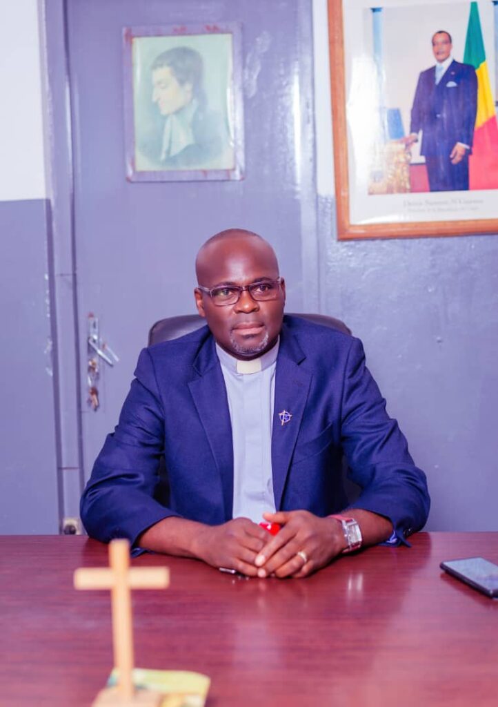 L’Institut aide les sourds à interpréter ce qu’ils perçoivent, afin de connaitre leurs environnements, la société et aussi d’identifier des indices sensoriels. Christophe Mbani, le coordonnateur dudit Institut, explique comment son institut s’évertue en faveur de cette catégorie des personnes déficientes auditives à Brazzaville ainsi que les perspectives d’avenir.