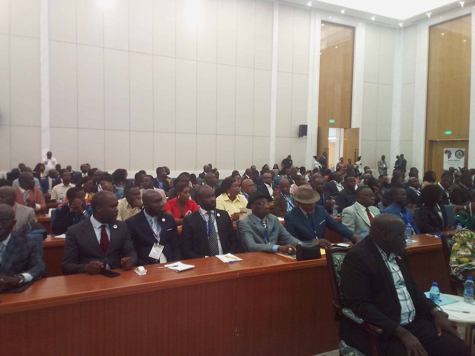 Aussi, la reconnaissance de leur pertinence écologique dans les dispositifs institutionnels et le renforcement des capacités des communautés autochtones à travers les programmes de sensibilisation, de transmission intergénérationnelle.