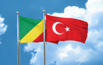 Raff Military Textile considère le Congo comme un partenaire stratégique pour son expansion en Afrique pour plusieurs raisons majeures: l’essor des infrastructures, la stabilité politique et la position géographique stratégique du pays, qui en font un hub idéal pour étendre la présence de la marque dans la région.
