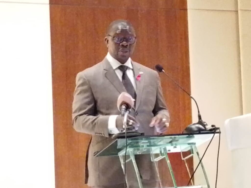 De même, il a invité les médias de continuer à informer le public, afin de briser les tabous. Aux communautés religieuses et traditionnelles, il les a appelés a soutenir cette lutte dans le respect de leurs valeurs culturelles tout en facilitant et favorisant l'écoute et la solidarité.