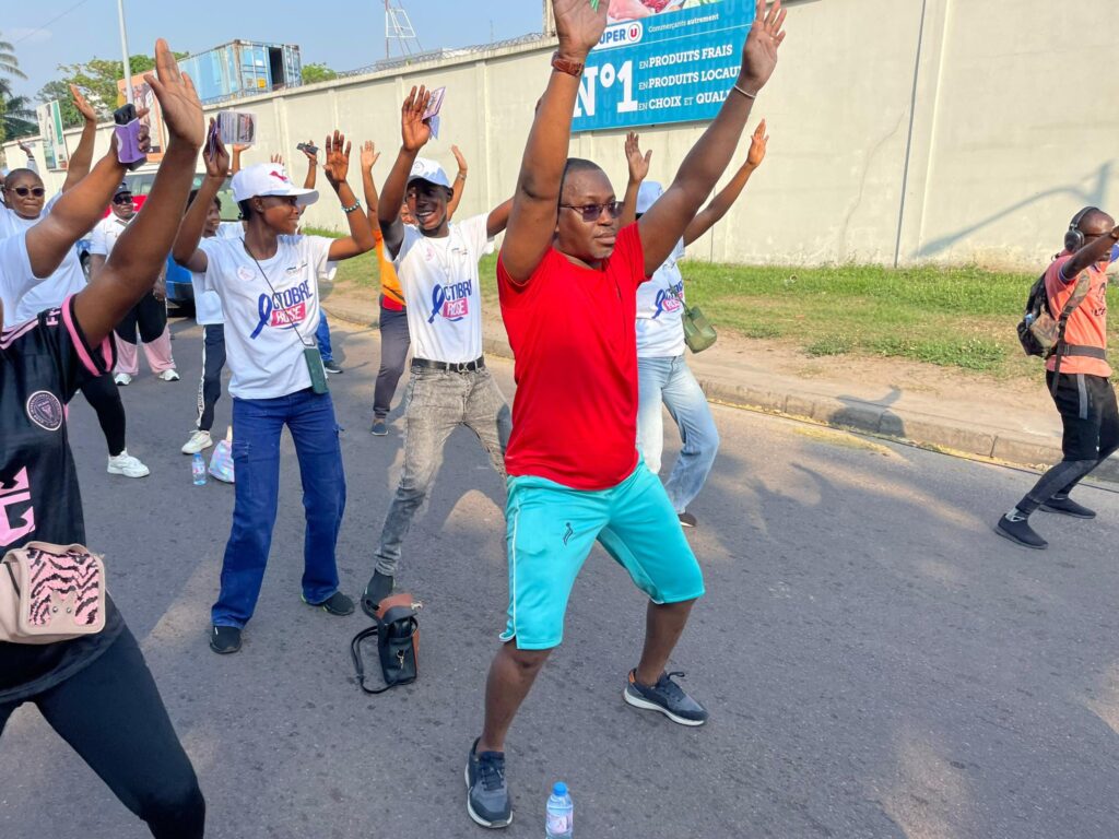 Parmi les personnalités présentes, le représentant de l’Oms au Congo, le Dr Vincent Dossou Sodjinou, a évoqué que le sport est un moyen pour interpeller la population. A travers cette marche, nous rappelons que « le cancer du sein demeure l’un des cancers les plus fréquents chez la femme dans le monde.