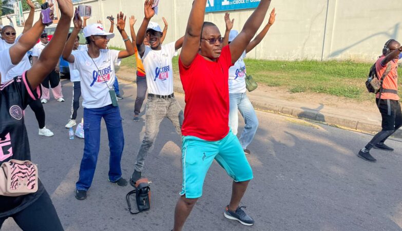 Parmi les personnalités présentes, le représentant de l’Oms au Congo, le Dr Vincent Dossou Sodjinou, a évoqué que le sport est un moyen pour interpeller la population. A travers cette marche, nous rappelons que « le cancer du sein demeure l’un des cancers les plus fréquents chez la femme dans le monde.