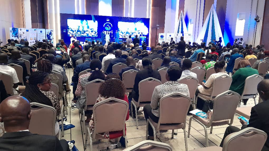 Ce Forum sur la croissance durable placé sous le thème, « Accélérer les investissements pour le financement des infrastructures et le développement des chaînes de valeurs régionales à l’ère de la Zone de libre échanges en Afrique centrale (Zlecaf), a été lancé officiellement par le ministre délégué auprès du ministre des finances, du budget et du portefeuille, Ludovic Ngatse, en présence de plus de 400 participants, parmi lesquels des experts, des représentants d’institutions publiques, des partenaires techniques et finances, investisseurs nationaux et internationaux.