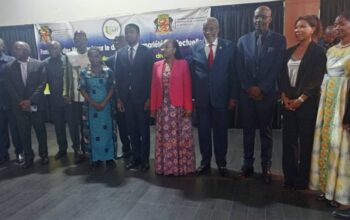 En ce qui concerne les recommandations aux autorités judiciaires, les participants, ont affirmé, qu'il est important d'encourager la jurisprudence à se référer davantage aux décisions rendues par les autres Etats membres de L'Oapi pour favoriser l'harmonisation ; de diffuser les décisions clés relatives à la propriété intellectuelle dans un bulletin de jurisprudence nationale ou une base numérique commune.