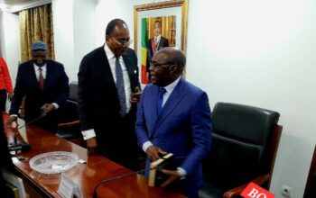 Selon le programme, le président Sassou N’Guesso arrive le 17 novembre prochain dans la ville de Dolisie pour inaugurer le lycée moderne construit dans cette ville. Il procédera également à la pose de la première pierre pour la construction de l’agence de la Banque des Etats de l’Afrique centrale (Beac) et autres réalisations, qui s’inscrivent dans la vision du gouvernement de renforcer les services de base et de stimuler l’économie locale.