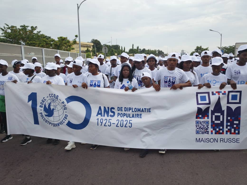 Une marche pour célébrer les 100 ans de la diplomatie russe
