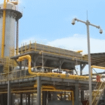 « Ce projet appelé à structurer durablement l’avenir de plusieurs permis pétroliers opéré par Wing Waah, notamment Banga-Kayo, prévoit le fourrage de plus de 1400 puits en 20 ans et des investissements de l’ordre de 23 milliards de dollars Us, sur ce montant viendra s’ajouter 4 milliards de dollars Us du projet initial, portant ainsi l’investissement global futur de la société à environ 27 milliards de dollards Us », a signifié le ministre des hydrocarbures.