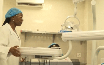 Cet hôpital est le symbole fort de l’engagement en faveur d’un meilleur accès aux soins pour tous les habitants. Car, il s’inscrit dans la vision du gouvernement, celle de construire des hôpitaux modernes et équipés répondant aux normes actuelles dans tous les départements du pays.