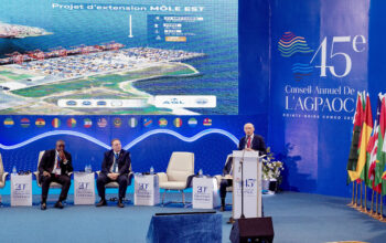 L’entreprise est engagée dans un partenariat public-privé qui lui permet de répondre aux exigences de ses clients armateurs, importateurs ou exportateurs. Grâce à ses nombreux investissements, Congo Terminal participe à l’amélioration du pouvoir d’achat et contribue activement à la lutte contre la vie chère. Certifiée ISO 9001/2015, ISPS (sûreté) et Pedestrian