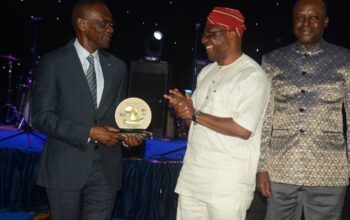 Free Yard (HSE) et Green Terminal, l’entreprise dispose d’équipements et de technologies de pointe, dont le système d’exploitation Navis 4. Congo Terminal a dépassé le seuil de 1.000.000 EVP manutentionnés par an depuis 2022 et emploie près de 900 collaborateurs congolais. L’entreprise mène des actions solidaires en faveur de la jeunesse, de la protection de l’environnement et de l’éducation.