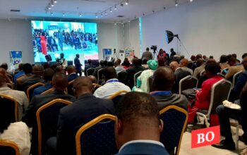 « Le Congo dispose de plus d’une centaine de réformes, mais qui ne sont jamais appliquées. Il faut l’avouer, nos ministères sont des cimetières de réformes (…), parce que nous fabriquons une réforme qui s’arrête, mais sans l’évaluer, après nous passons à une autre étape », a laissé entendre l’expert congolais international en la matière, Daniel Mikayoulou.