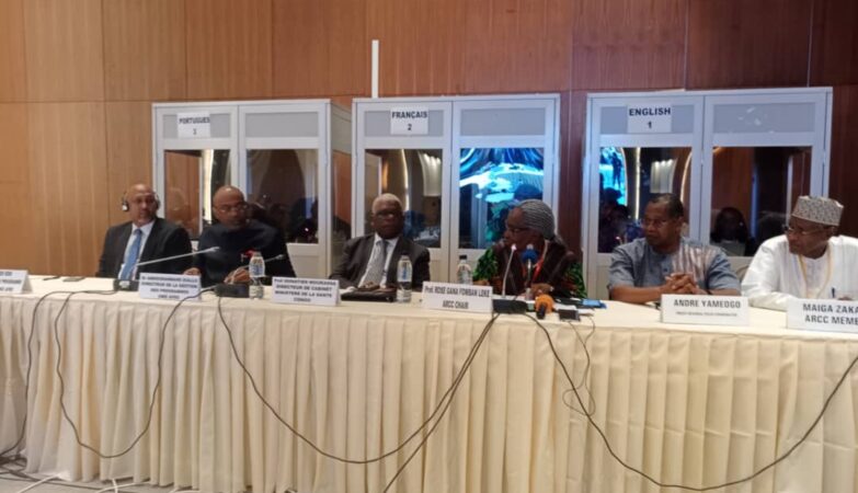 Rendant public les recommandations , le Dr casimir Manengu a indiqué que la commission demande la mise en place d'un système d'expédition d'échantillons sous la supervision du ministère de la santé.