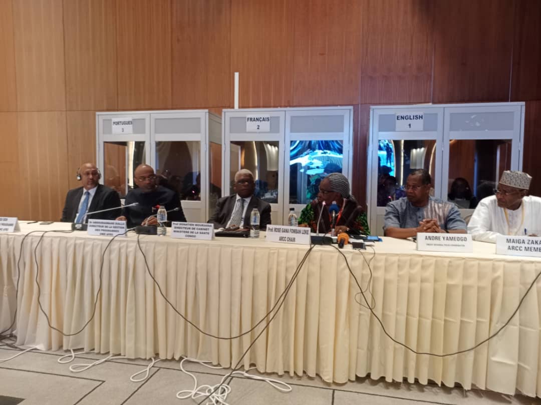 Rendant public les recommandations , le Dr casimir Manengu a indiqué que la commission demande la mise en place d'un système d'expédition d'échantillons sous la supervision du ministère de la santé.