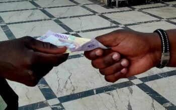 Dans sa déclaration, le président de la Halc propose une session de sensibilisation à l’attention des cadres et autorités en charge de la jeunesse sur les questions touchant à la lutte contre la corruption, pour leur permettre à bien encadrer cette couche juvénile.