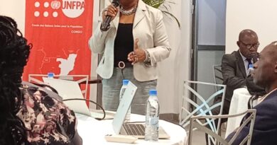Cet exposé s’est inscrit dans le cadre de l’atelier sur la revue annuelle 2025 et planification 2026, organisé du 15 au 16 décembre à Brazzaville par l’UNFPA, en partenariat avec le gouvernement congolais. Cet exposé a eu pour objectif de rappeler lesdits principes, de présenter le lien entre l’évaluation du risque et les modalités de décaissement des fonds, de clarifier les procédures de financement des Plans de Travail Annuels (PTA) et d’identifier les défis opérationnels clés pour une résolution conjointe.