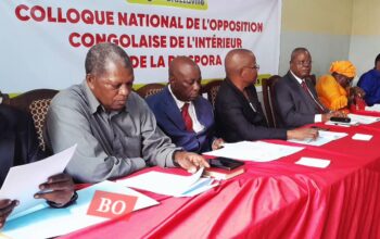 L’événement a rassemblé plusieurs partis politiques de l’intérieur et de la diaspora, une organisation de la société civile, des politiques indépendants et des citoyens engagés, tous unis par un objectif commun, celui de refonder la gouvernance électorale frauduleuse à l’œuvre depuis 2002, et d’autre part, d’élaborer des mesures appropriées et fortes, en vue de sortir le Congo, de façon pacifique du chaos actuel.