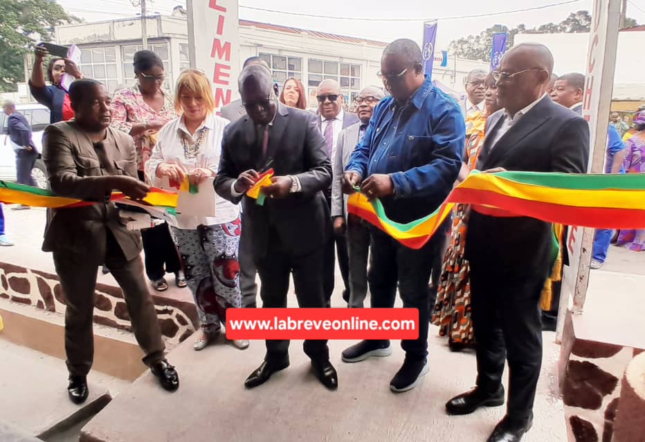 Le directeur de cabinet du ministre de l’agriculture, de l’élevage et de la pêche, Pascal Ongoka a inauguré le 30 décembre 2025, le marché rénové du Plateau-ville.