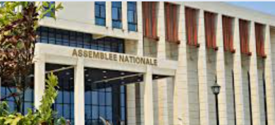 Quelles conditions remplir pour être candidat à cette élection présidentielle ? La Constitution de 2015 stipule qu’un candidat à la présidentielle doit être de nationalité congolaise d’origine, avoir au moins trente ans, être de bonne moralité et en bonne santé physique et mentale, mais elle ne signifie rien sur la situation matrimoniale. Le candidat doit aussi verser une caution de 25 millions de Frs Cfa.