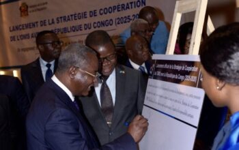 Au cours de son intervention, le représentant résident de l’Oms Congo, Dr Vincent Dossou Sodjinou a salué les efforts notables consentis par le gouvernement congolais pour garantir à tous citoyens, un accès équitable à des soins de santé de qualité, a souligné que cette stratégie, « favorisera également l’atteinte des objectifs stratégiques du quatorzième programme général de travail de l’Oms ainsi que la progression du pays vers l’atteinte des objectifs de développement durable en 2030 ».