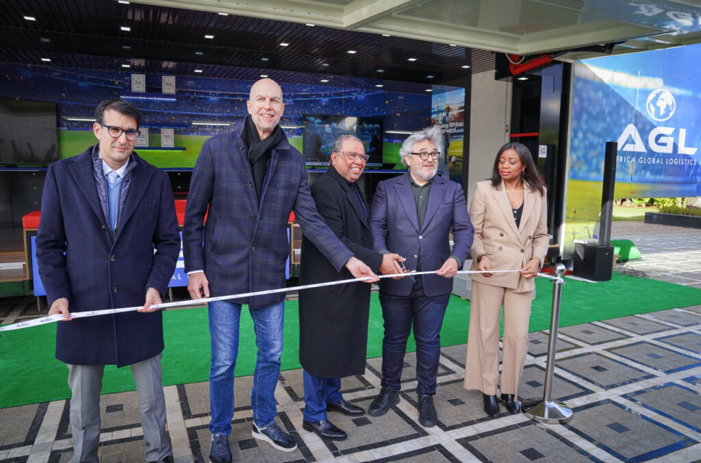 A l’occasion de la TotalEnergies CAF Coupe d’Afrique des nations, Maroc 2025, Africa Global Logistics (AGL), partenaire logistique officiel de la Confédération Africaine de Football (CAF), dévoile l“AGL Moving Tour”, une caravane nationale conçue pour célébrer le football africain et aller à la rencontre des supporters, des jeunes et des communautés locales.
