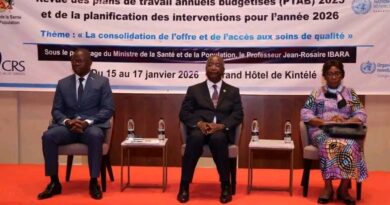 Lançant les travaux de cette revue, le ministre de la santé et de la population, Jean Rosaire Ibara a rappelé que la santé est la première bataille du Gouvernement. Elle est la «priorité des priorités ». Il a présenté les efforts réalisés dans ce secteur avec la construction des hôpitaux généraux dont certains venaient d’être inaugurés. Le renforcement des soins de santé primaires et d’une riposte plus agile face aux urgences sanitaires, notamment le choléra. Les campagnes de lutte contre le paludisme et les opérations de vaccination de masse ont également marqué l’année.